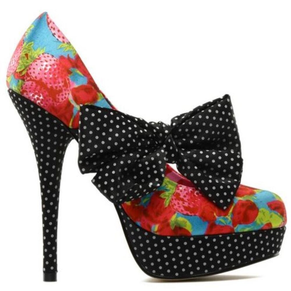 Iron fist pumps sz 6